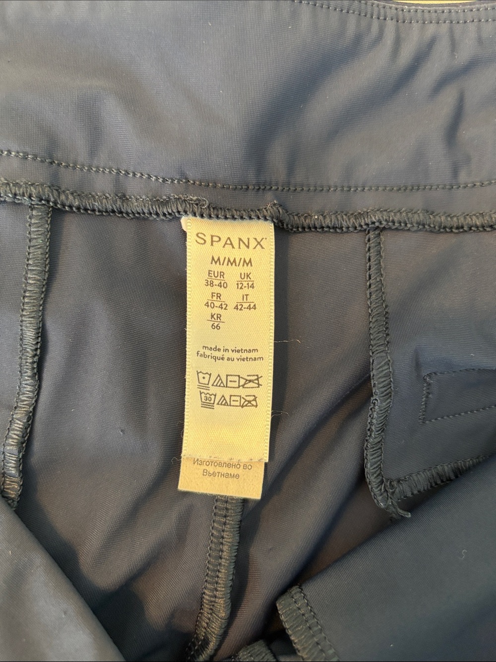 Spanx Sunshine Shorts Navy Sz Med EUC - Picture 2 of 4